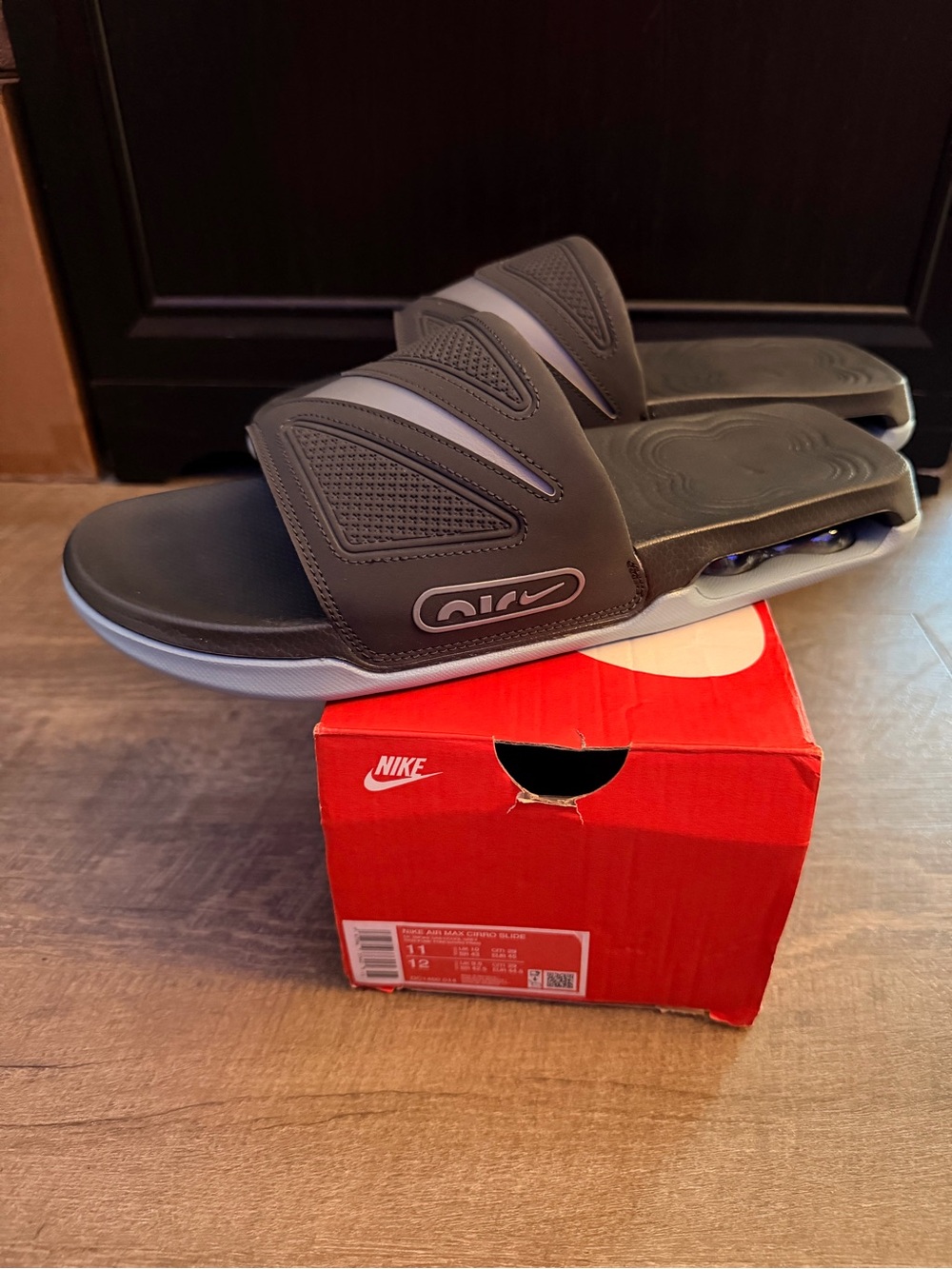 NEW Nike Men’s Air Max Black/Gray Slide